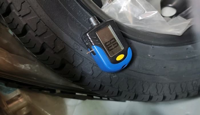 2018 Hyundai Eon SPORTZ, Petrol, Manual, 29,388 km, tyre