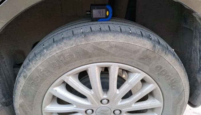2023 Maruti Dzire ZXI, Petrol, Manual, 30,032 km, tyre