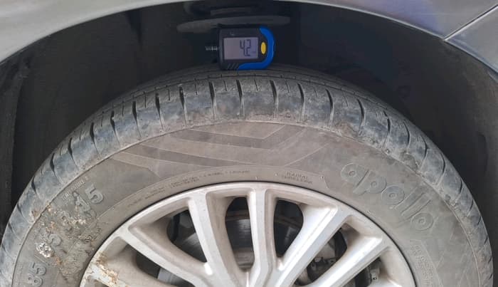 2023 Maruti Dzire ZXI, Petrol, Manual, 30,032 km, tyre