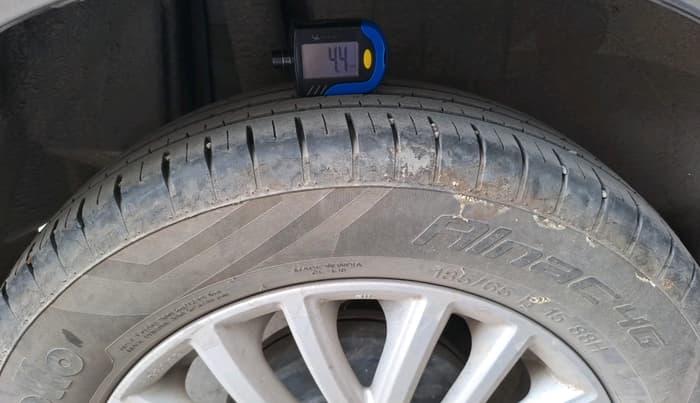 2023 Maruti Dzire ZXI, Petrol, Manual, 30,032 km, tyre
