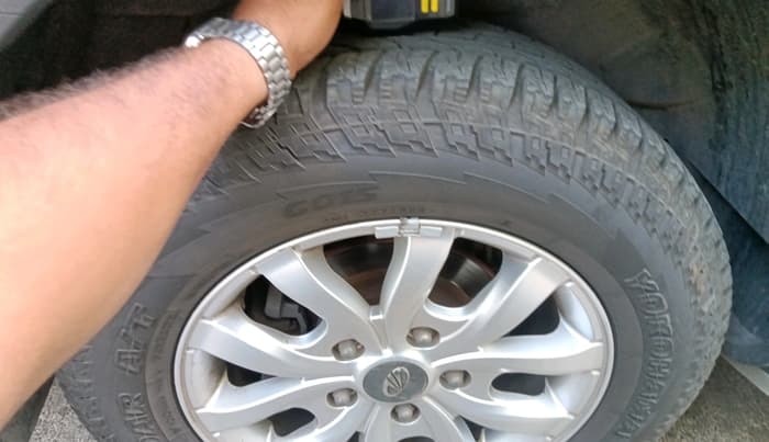 2015 Mahindra XUV500 W10, Diesel, Manual, 1,27,046 km, tyre