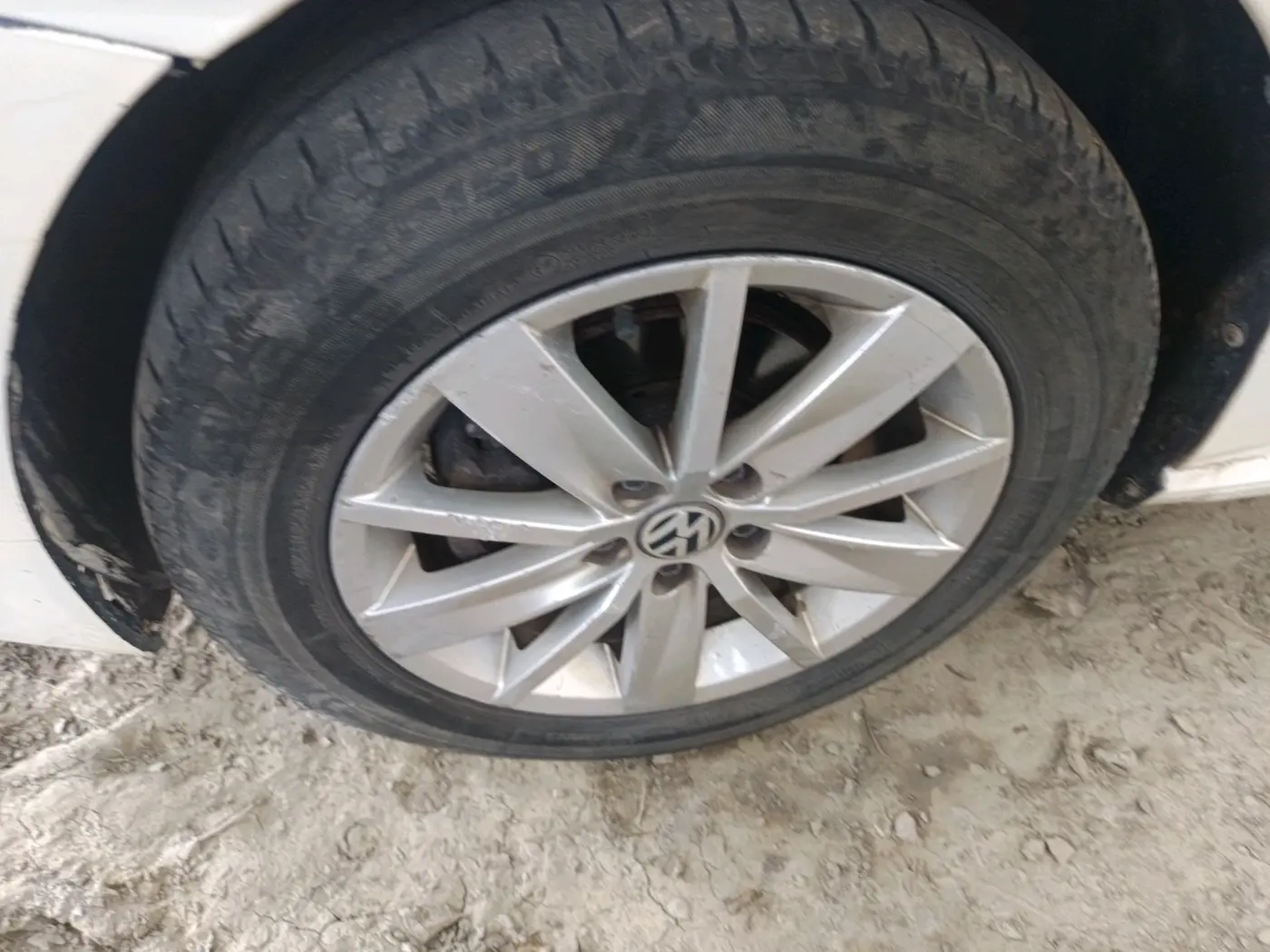 2015 Volkswagen Polo HIGHLINE1.5L, Diesel, Manual, 86,552 km, tyre