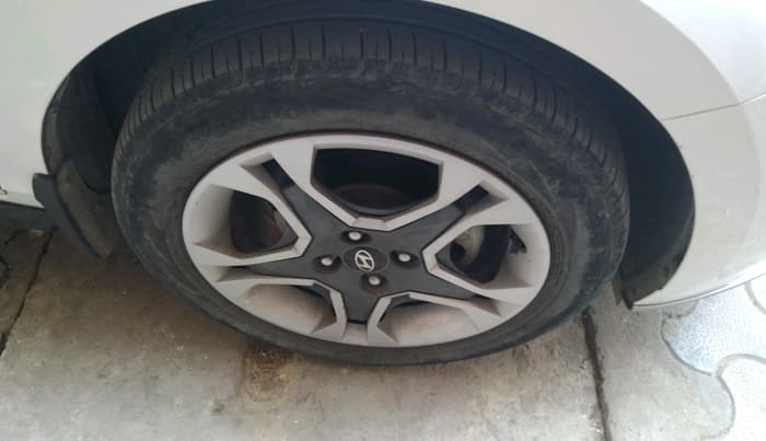 2023 Hyundai NEW I20 SPORTZ 1.2 IVT, Petrol, Automatic, 18,146 km, tyre