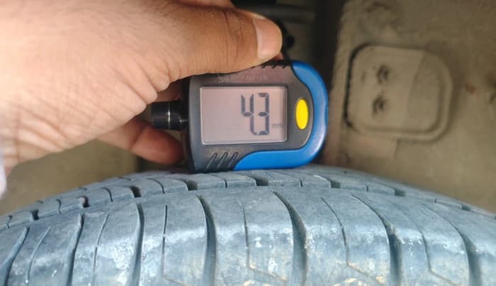 2016 Tata Tiago XE PETROL, Petrol, Manual, 69,594 km, tyre