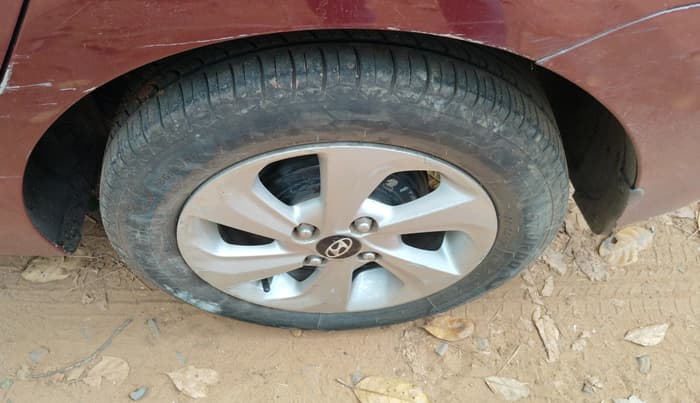 2017 Hyundai Xcent SX 1.2, Petrol, Manual, 52,406 km, tyre