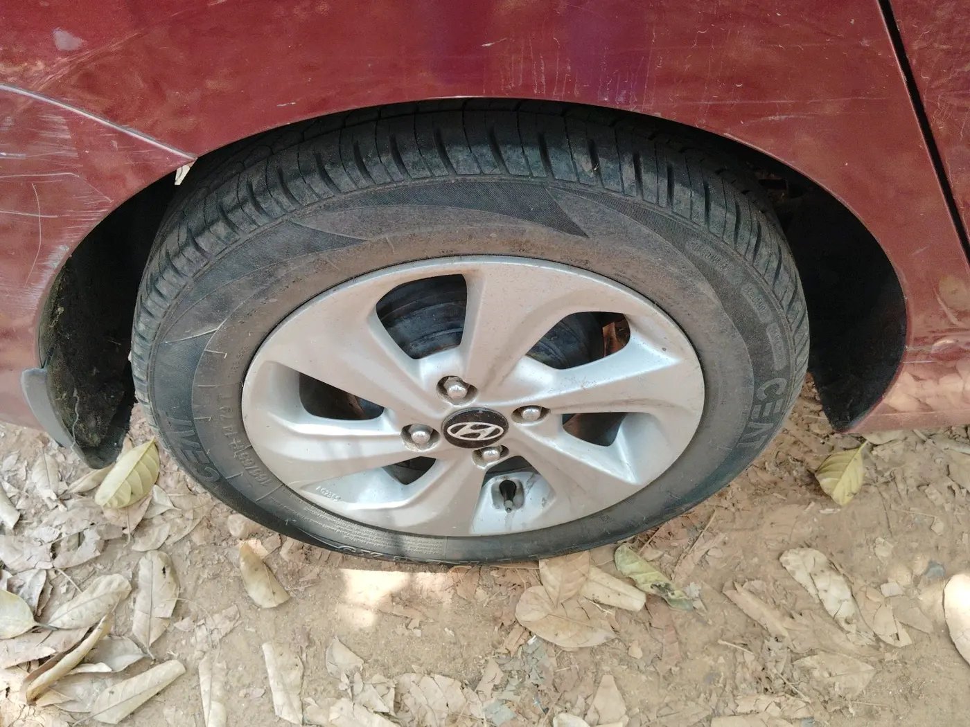 2017 Hyundai Xcent SX 1.2, Petrol, Manual, 52,406 km, tyre