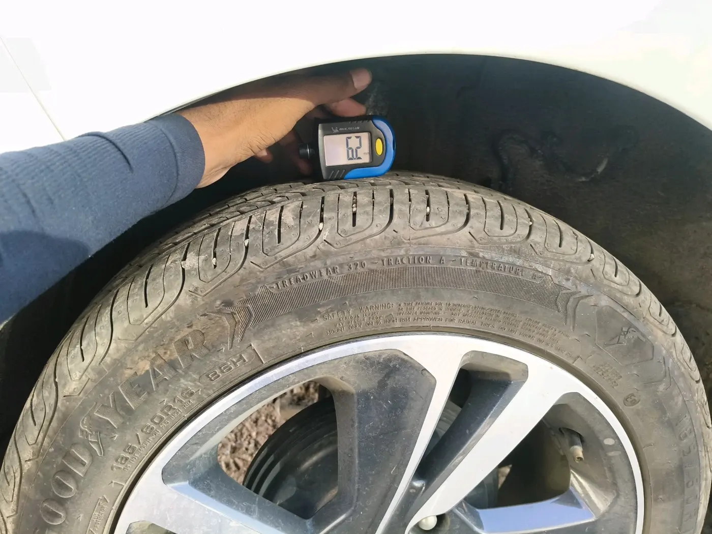 2023 Tata ALTROZ XZ CNG, CNG, Manual, 11,084 km, tyre