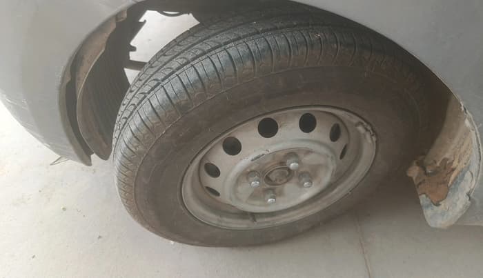 2013 Hyundai Eon ERA +, Petrol, Manual, 67,380 km, tyre