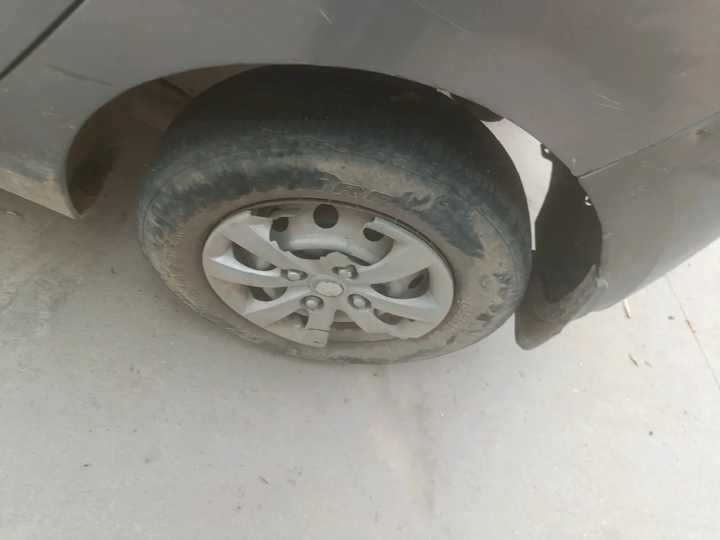 2013 Hyundai Eon ERA +, Petrol, Manual, 67,380 km, tyre