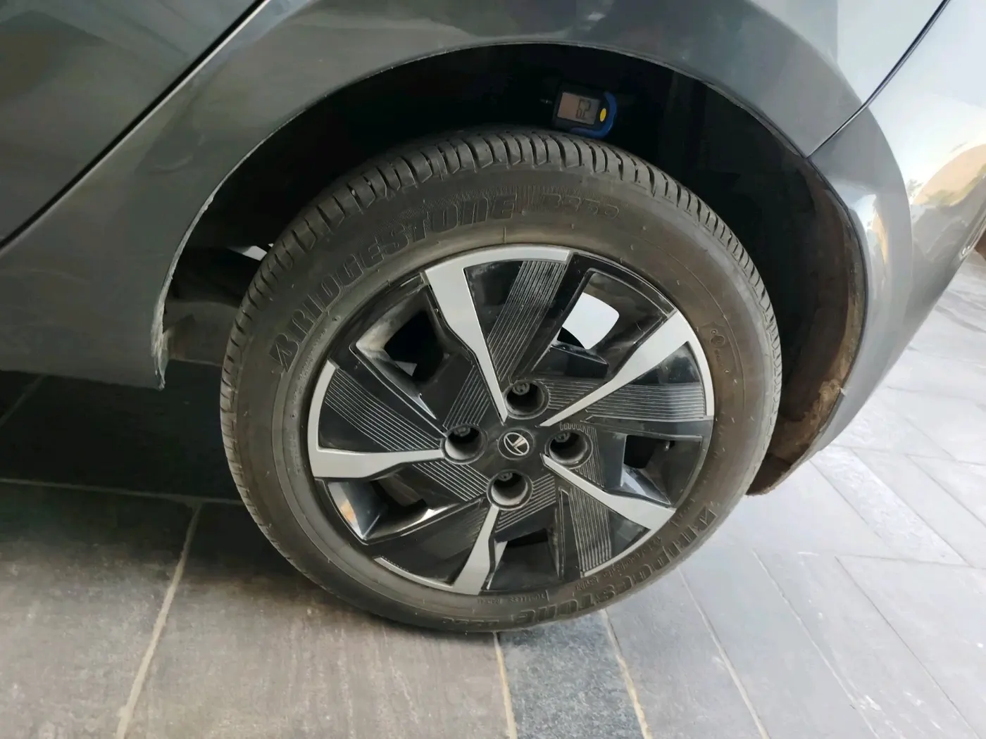 2025 Tata Tiago XZA, Petrol, Automatic, 7,001 km, tyre