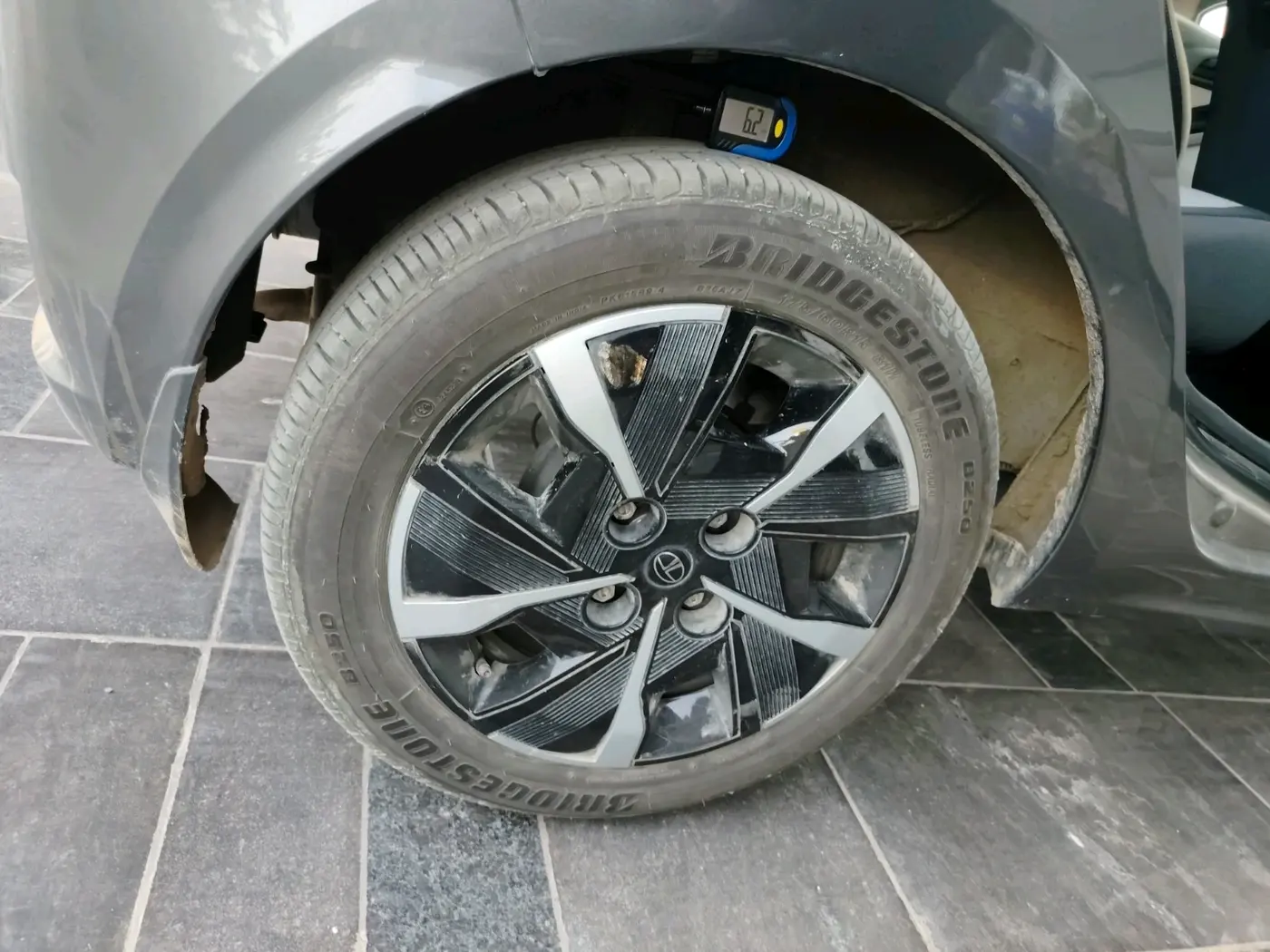 2025 Tata Tiago XZA, Petrol, Automatic, 7,001 km, tyre