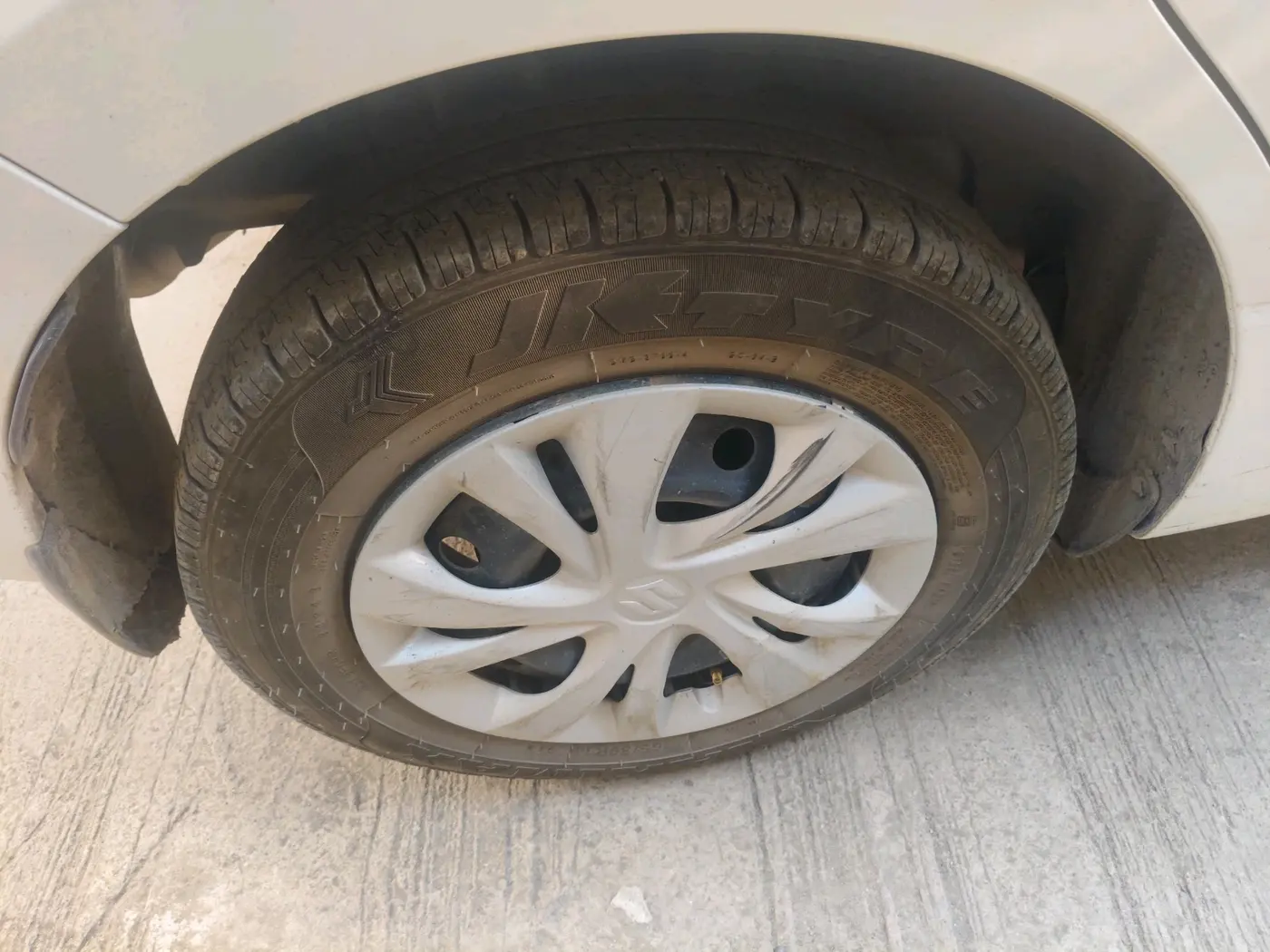 2022 Maruti Swift VXI, Petrol, Manual, 80,897 km, tyre