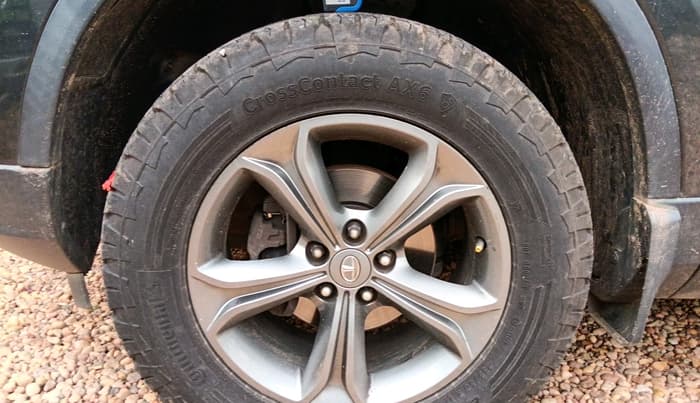 2020 Tata Harrier XZA 2.0L, Diesel, Automatic, 90,995 km, tyre