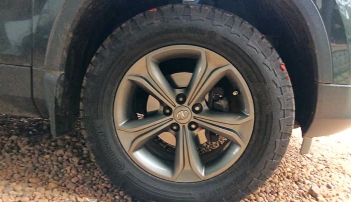 2020 Tata Harrier XZA 2.0L, Diesel, Automatic, 90,995 km, tyre