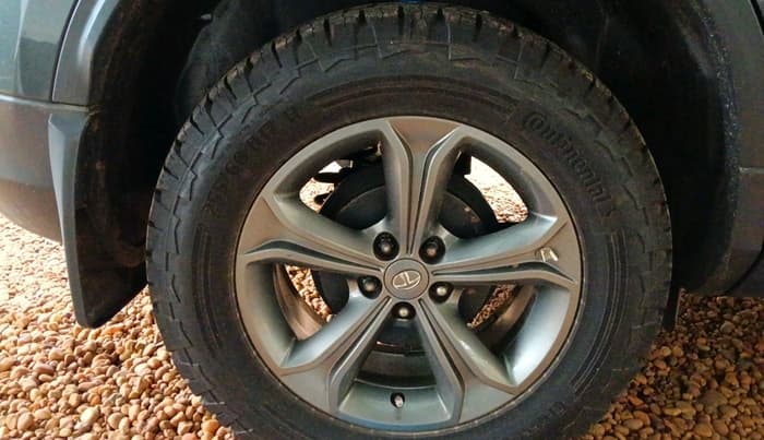 2020 Tata Harrier XZA 2.0L, Diesel, Automatic, 90,995 km, tyre
