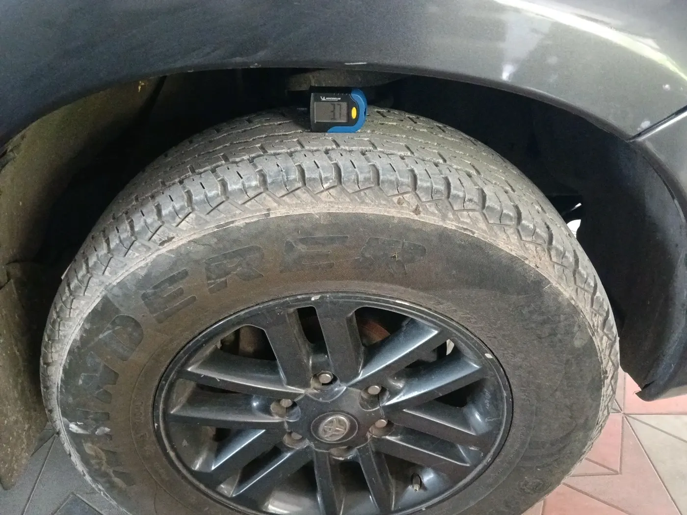 2015 Toyota Fortuner 3.0 4X2 AT, Diesel, Automatic, 1,95,744 km, tyre