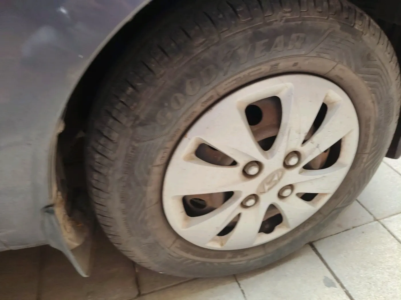 2011 Hyundai i10 MAGNA 1.2, CNG, Manual, 1,23,163 km, tyre