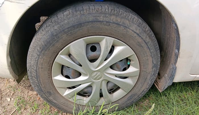 2019 Maruti Swift VXI AMT, Petrol, Automatic, 92,683 km, tyre
