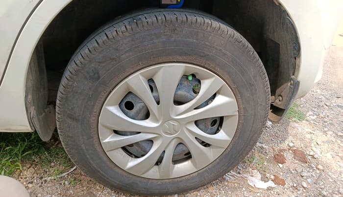 2019 Maruti Swift VXI AMT, Petrol, Automatic, 92,683 km, tyre