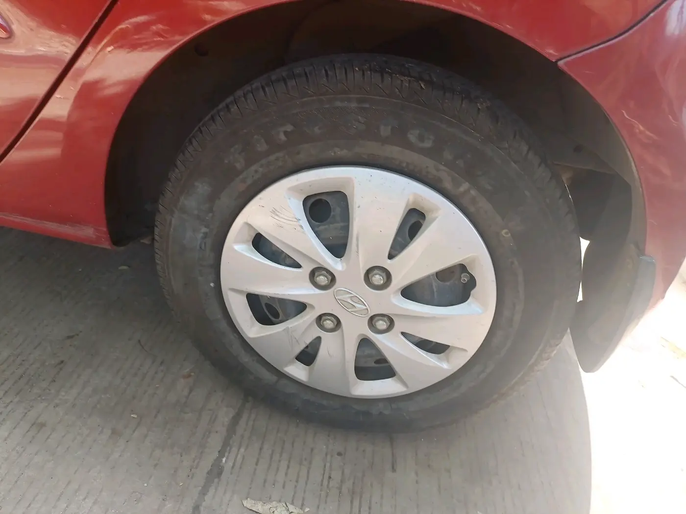 2012 Hyundai i10 SPORTZ 1.2, Petrol, Manual, 37,998 km, tyre