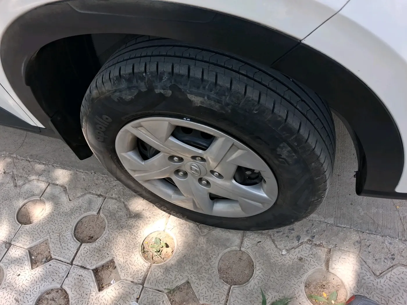 2021 Hyundai VENUE S 1.2, Petrol, Manual, 21,676 km, tyre