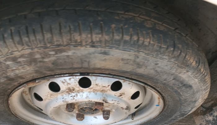 2013 Maruti Wagon R 1.0 LXI CNG, CNG, Manual, 2,83,618 km, tyre