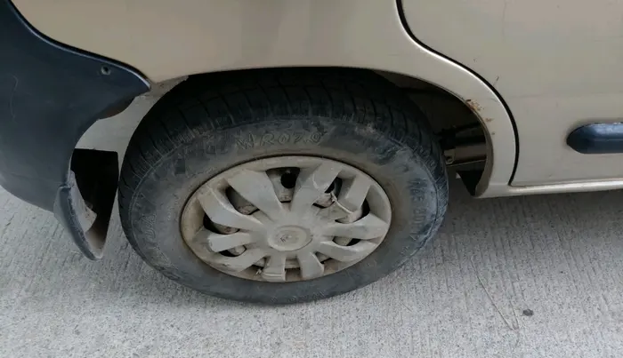 2012 Maruti Alto LXI, Petrol, Manual, 2,12,240 km, tyre