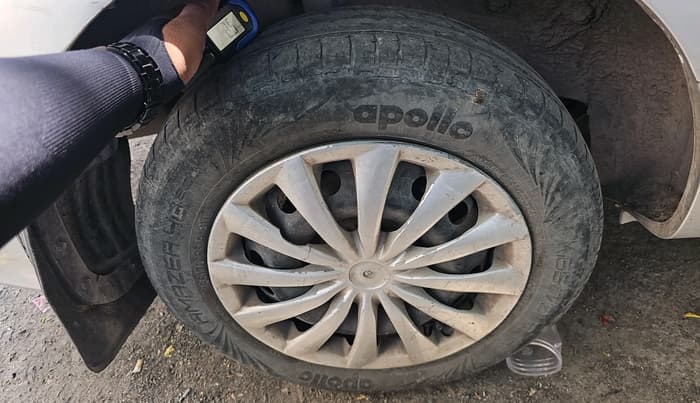 2011 Toyota Etios G, CNG, Manual, 1,03,271 km, tyre