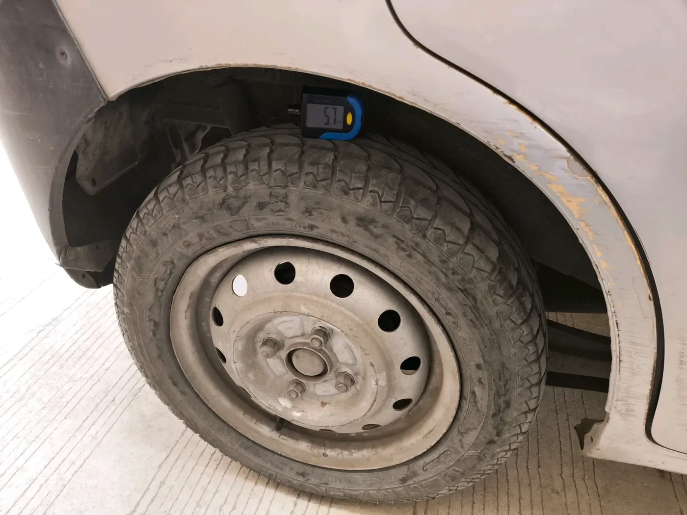 2011 Maruti Wagon R 1.0 LX, CNG, Manual, 89,884 km, tyre