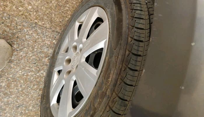 2012 Volkswagen Polo COMFORTLINE 1.2L PETROL, Petrol, Manual, 1,28,618 km, tyre