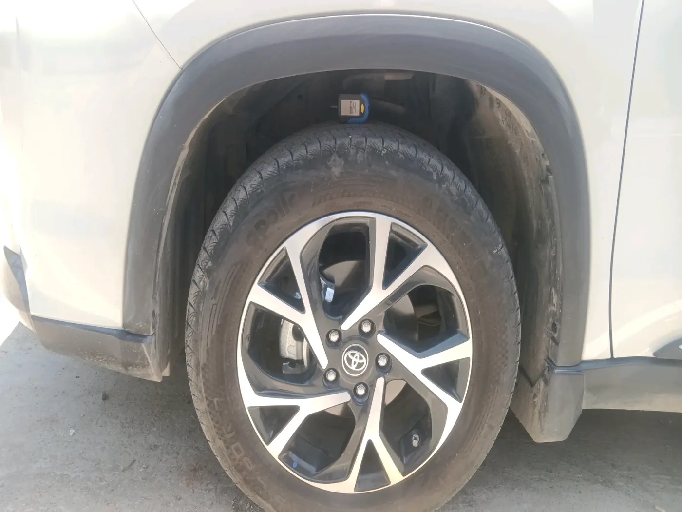 2025 Toyota URBAN CRUISER HYRYDER V HYBRID, Hybrid, Automatic, 14,961 km, tyre