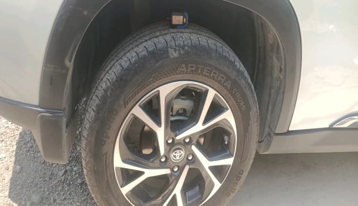2025 Toyota URBAN CRUISER HYRYDER V HYBRID, Hybrid, Automatic, 14,961 km, tyre
