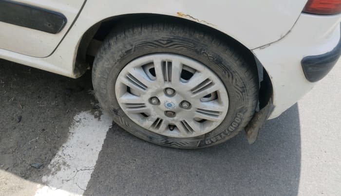 2012 Hyundai Santro Xing GLS, CNG, Manual, 88,536 km, tyre