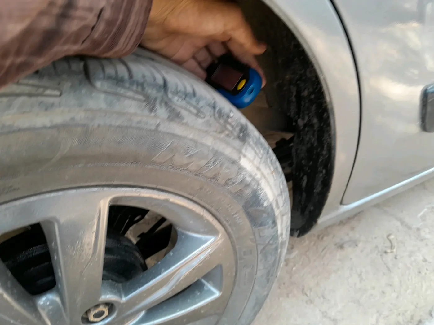 2015 Maruti Wagon R 1.0 VXI, CNG, Manual, 99,169 km, tyre
