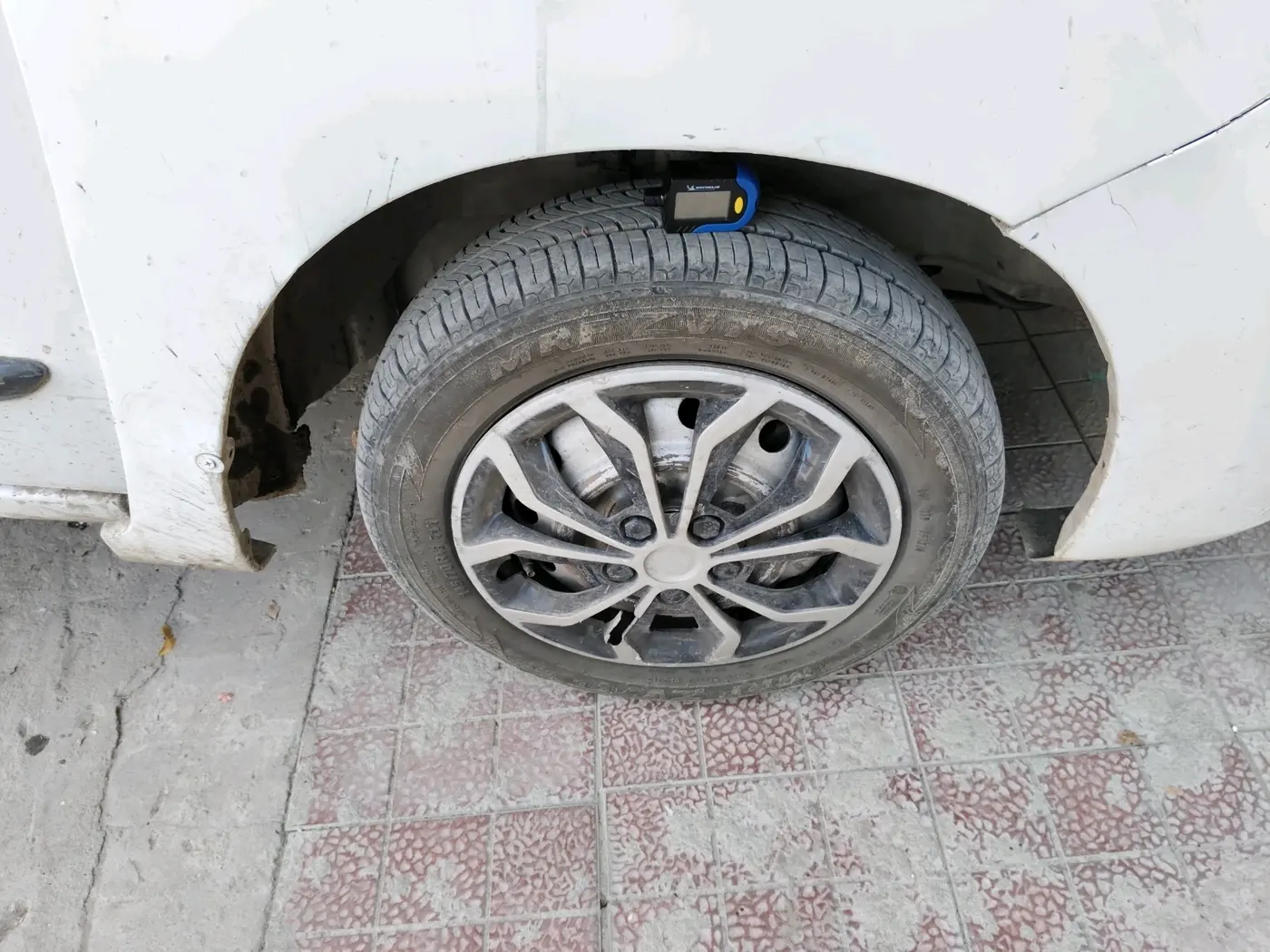 2015 Maruti Wagon R 1.0 LXI CNG, CNG, Manual, 75,942 km, tyre