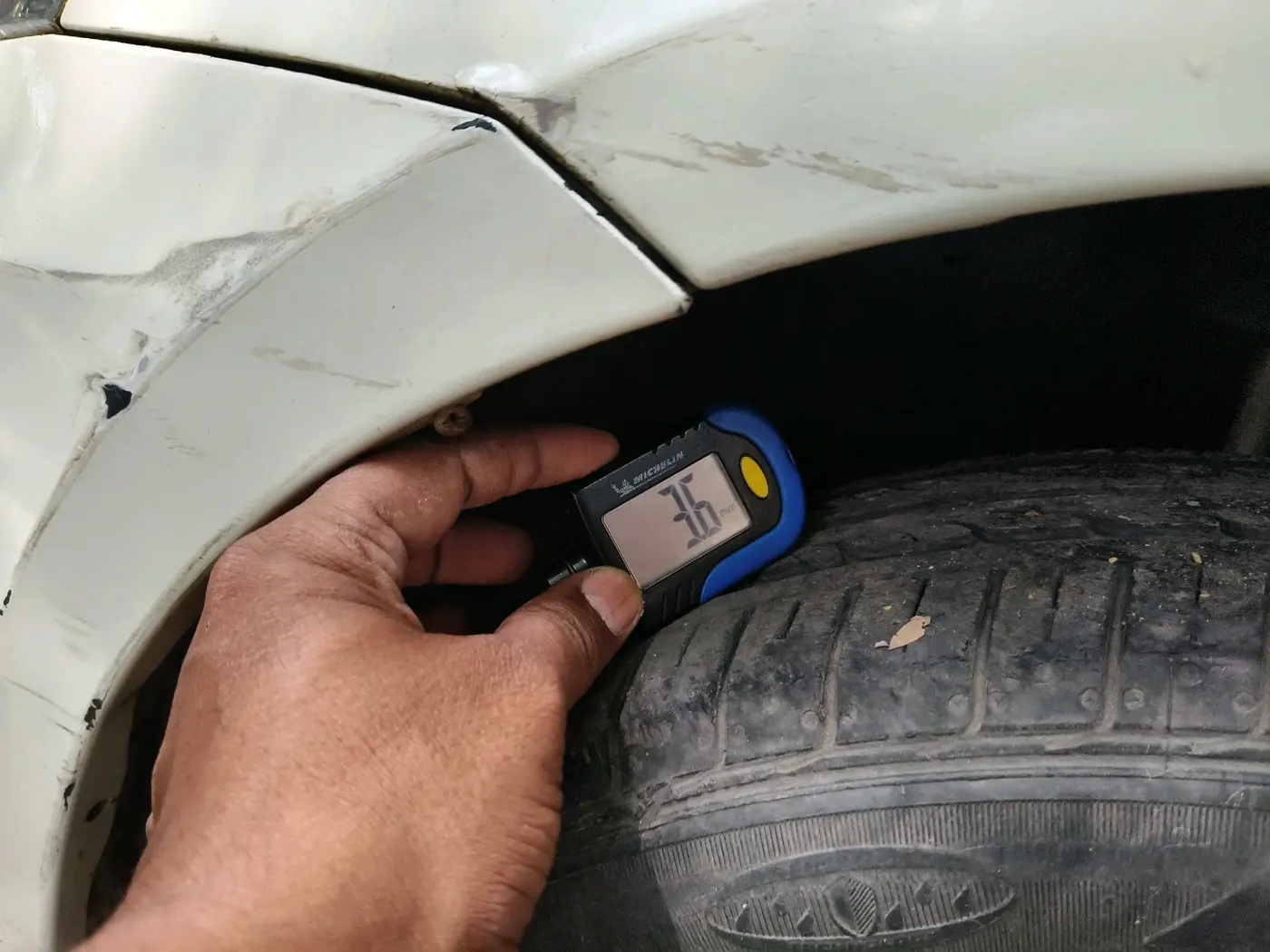 2014 Maruti Swift Dzire ZXI, Petrol, Manual, 86,480 km, tyre