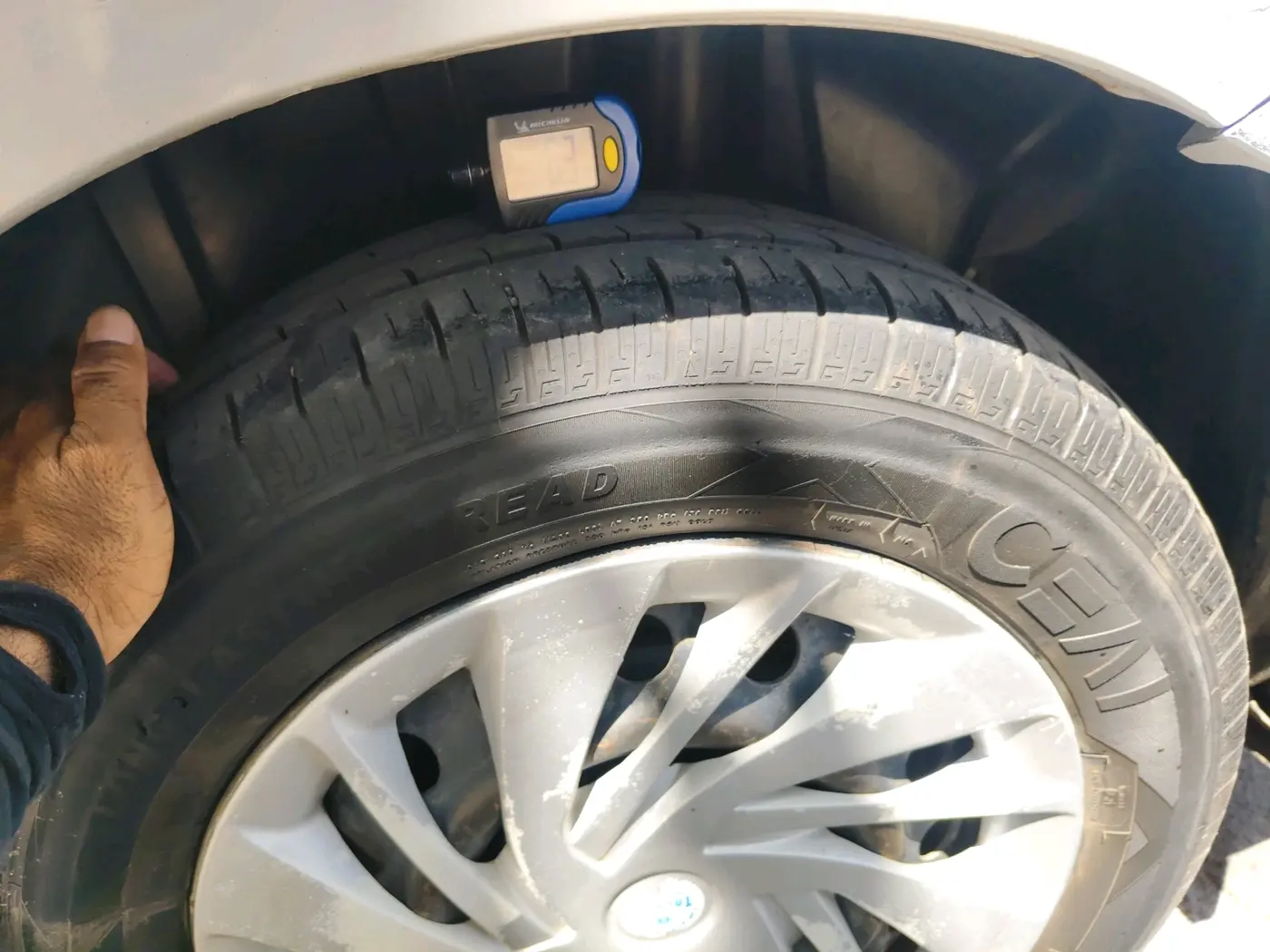 2021 Maruti Ertiga VXI CNG, CNG, Manual, 1,88,885 km, tyre