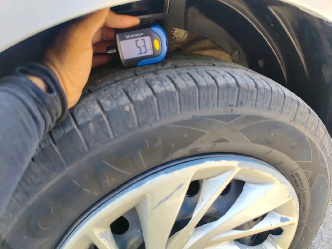 2021 Maruti Ertiga VXI CNG, CNG, Manual, 1,88,885 km, tyre