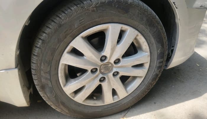 2015 Maruti Ertiga ZXI, Petrol, Manual, 76,801 km, tyre