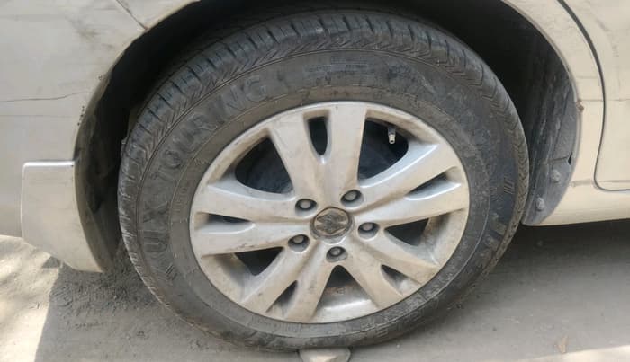 2015 Maruti Ertiga ZXI, Petrol, Manual, 76,801 km, tyre