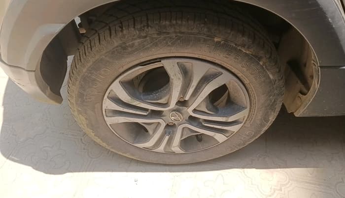 2018 Tata TIAGO NRG PETROL, CNG, Manual, 97,884 km, tyre