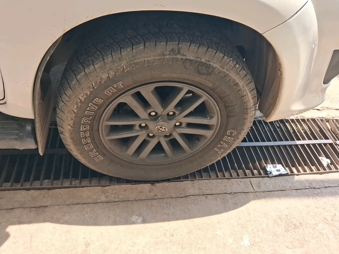 2015 Toyota Fortuner 3.0 4X2 AT, Diesel, Automatic, 82,321 km, tyre