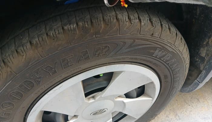2015 Mahindra XUV500 W6, Diesel, Manual, 1,15,328 km, tyre