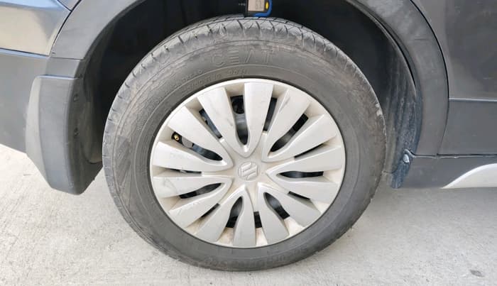 2017 Maruti S Cross DELTA 1.3, Diesel, Manual, 1,31,817 km, tyre