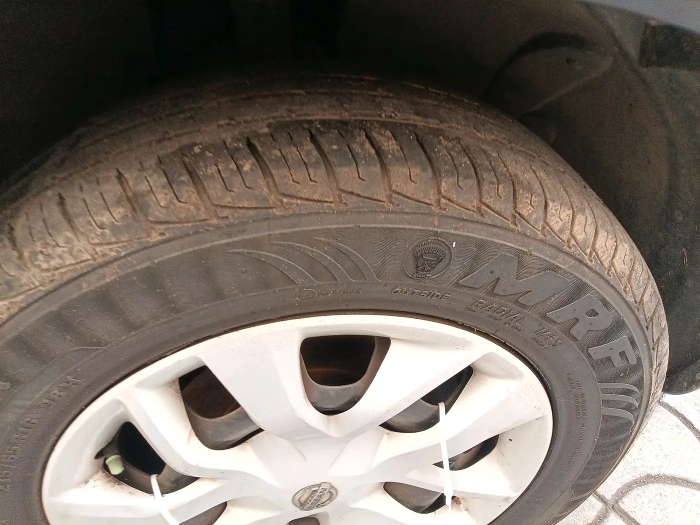 2014 Nissan Terrano XL (D), Diesel, Manual, 84,933 km, tyre