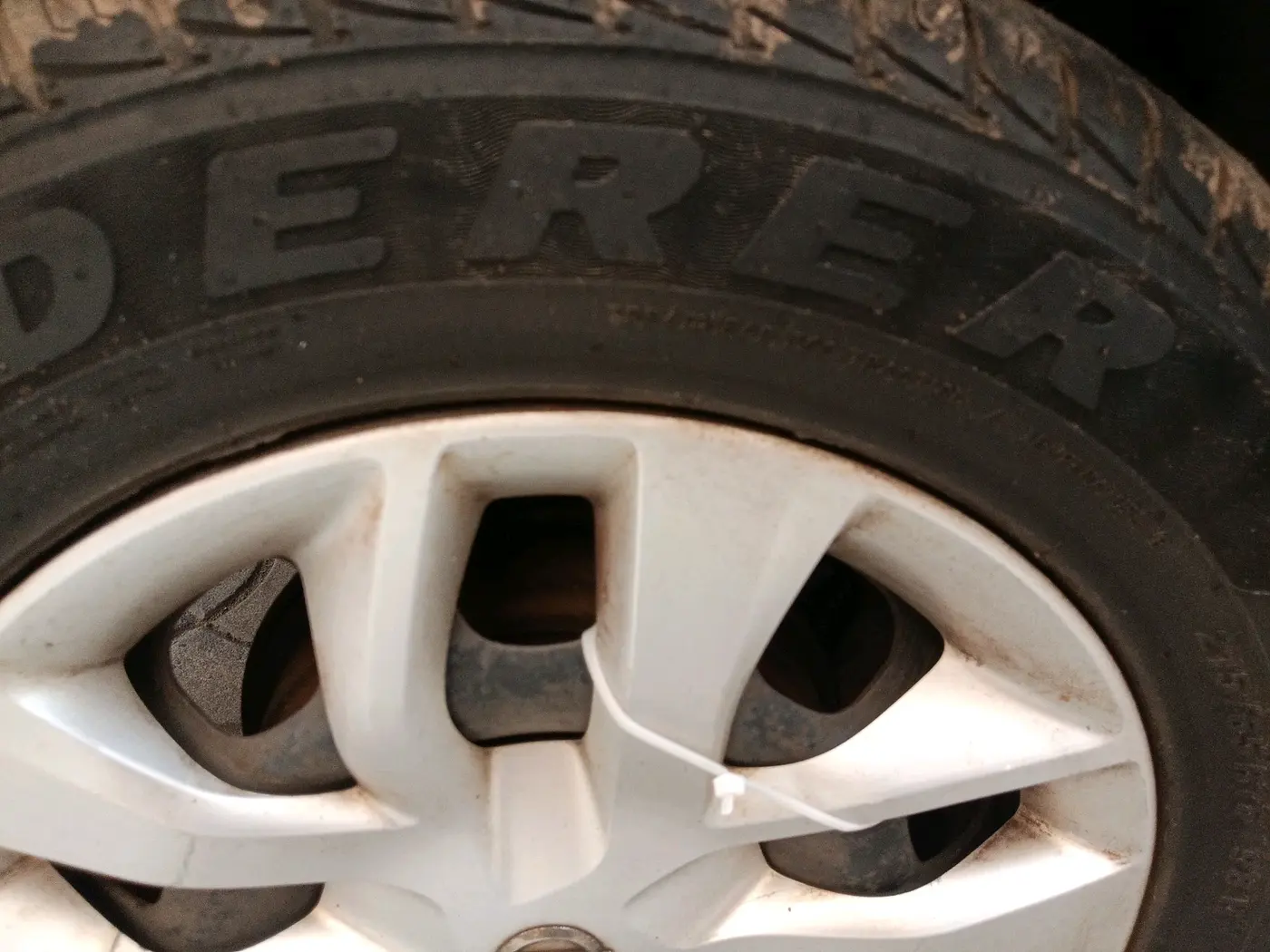 2014 Nissan Terrano XL (D), Diesel, Manual, 84,933 km, tyre