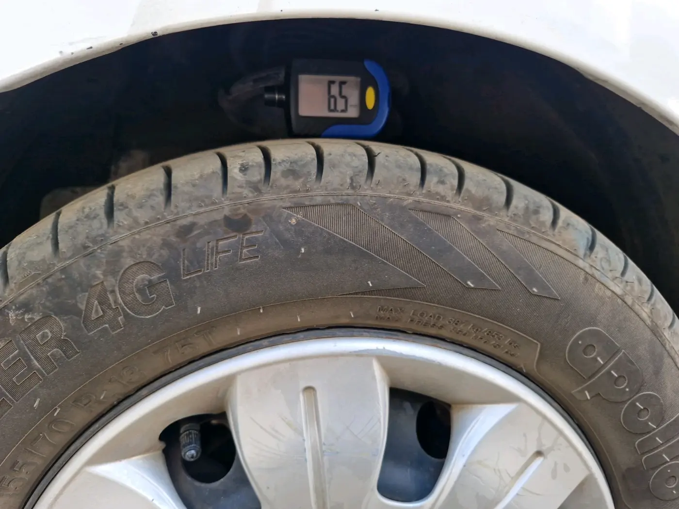 2015 Hyundai Eon MAGNA +, CNG, Manual, 95,895 km, tyre