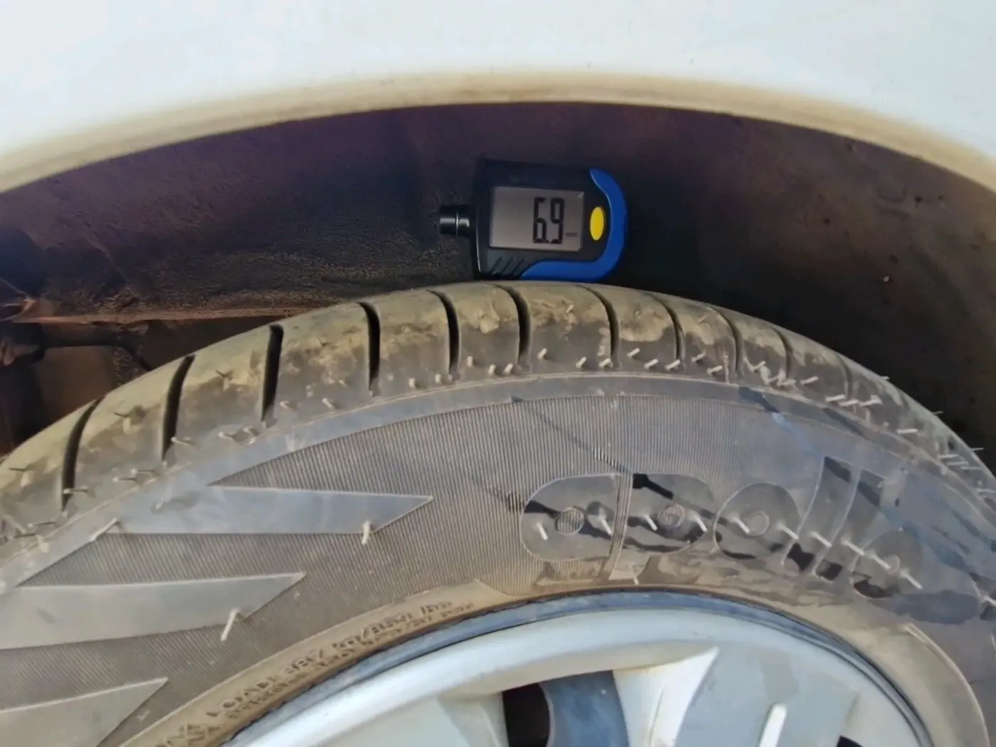 2015 Hyundai Eon MAGNA +, CNG, Manual, 95,895 km, tyre