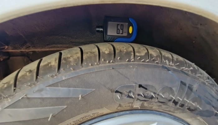 2015 Hyundai Eon MAGNA +, CNG, Manual, 95,895 km, tyre