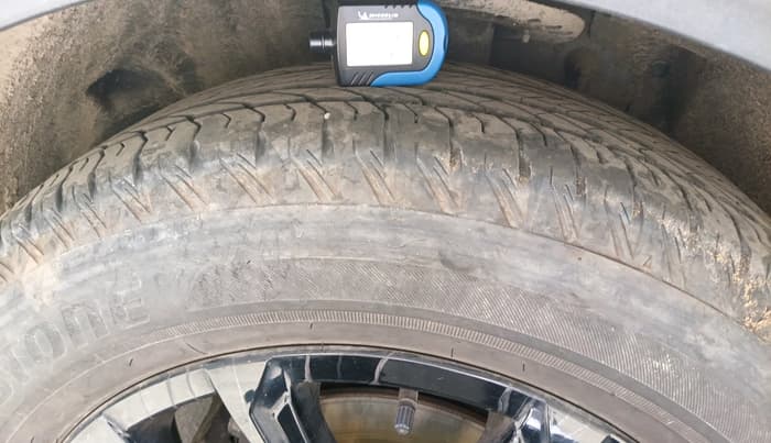 2024 Mahindra XUV700 AX 7 LUXURY P AT 7 STR, Petrol, Automatic, 10,628 km, tyre